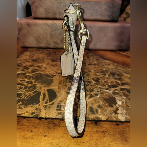 Coach wristlet with snake trim - Picture 4 of 6